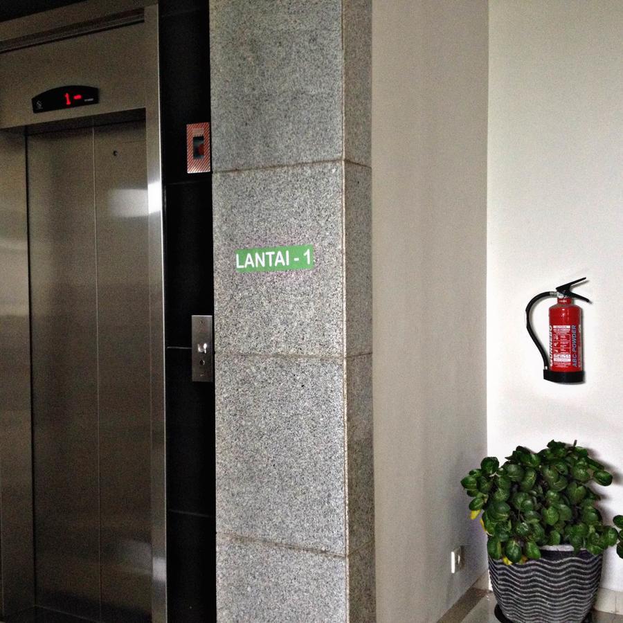Greensa Inn Surabaya Buitenkant foto