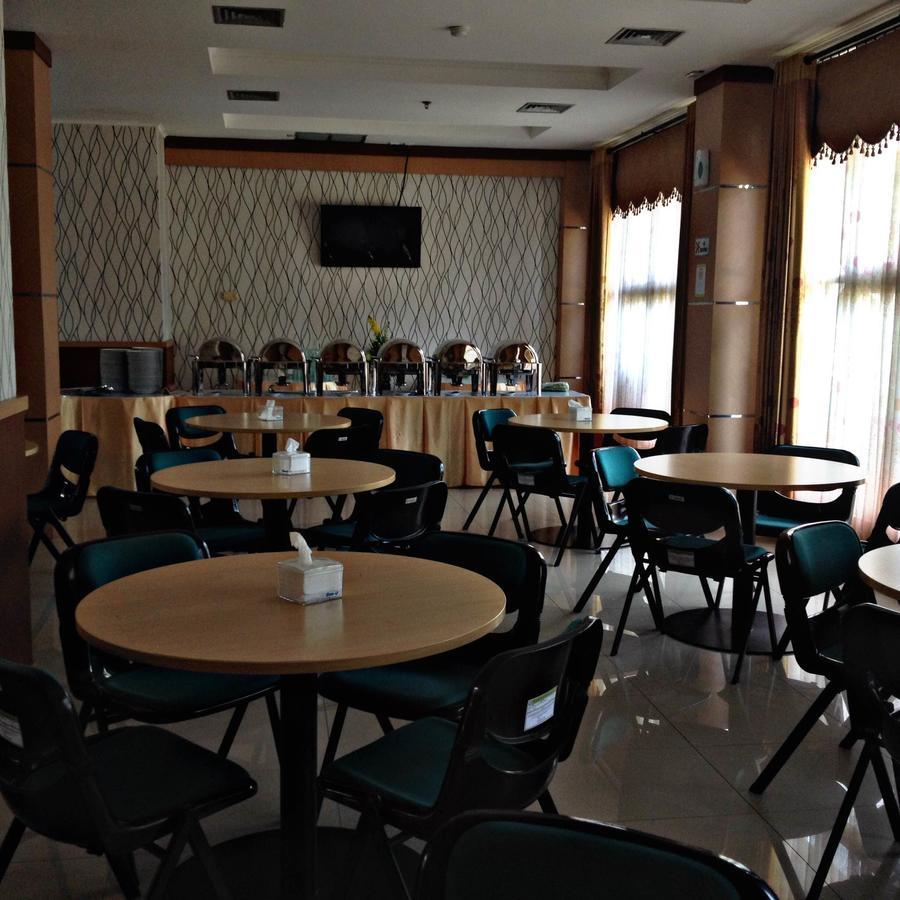 Greensa Inn Surabaya Buitenkant foto