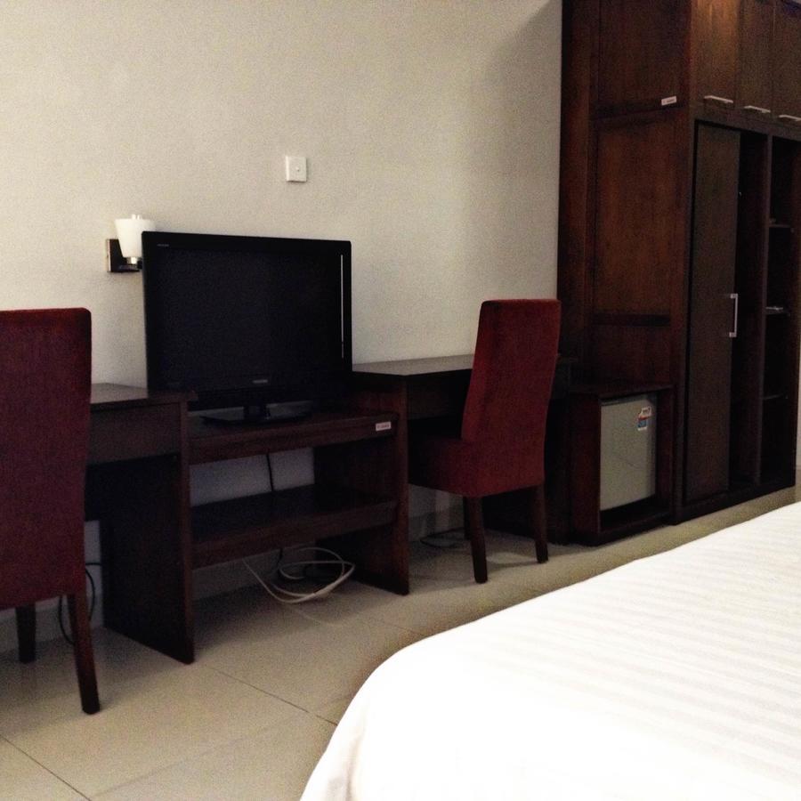 Greensa Inn Surabaya Buitenkant foto