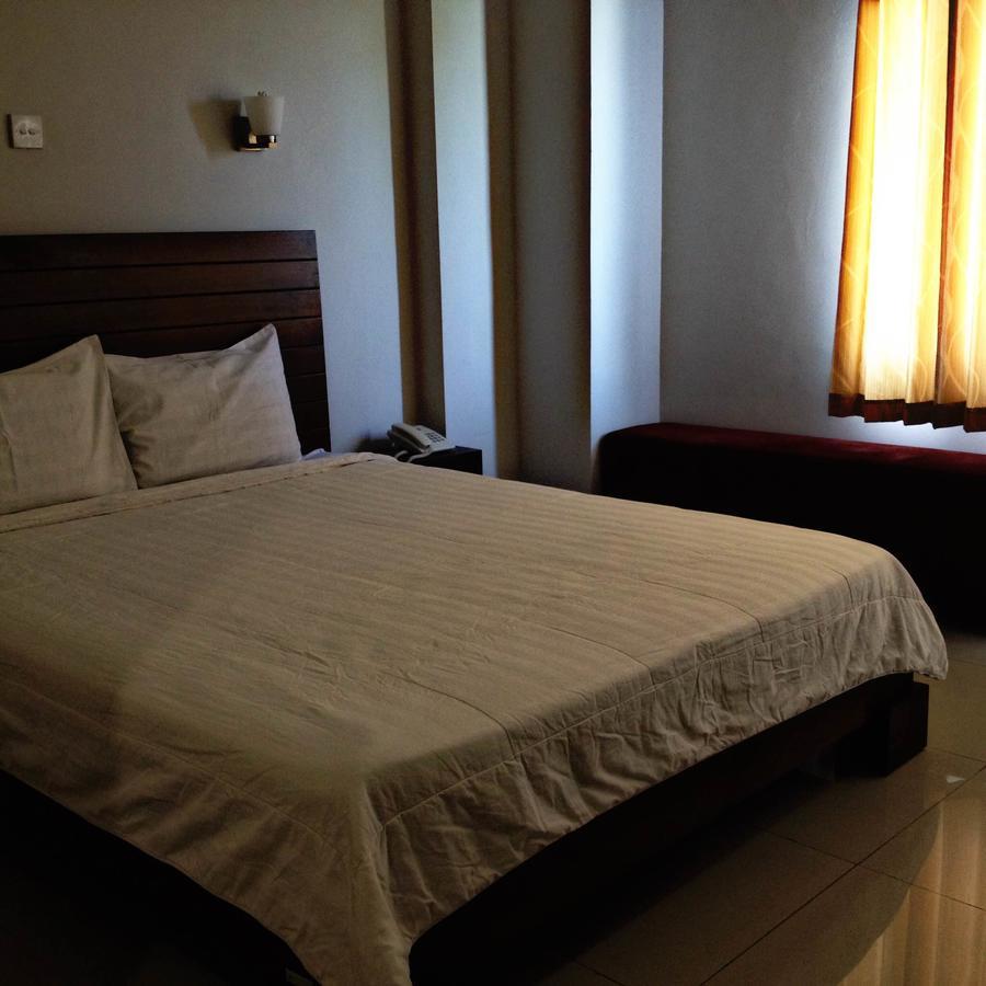 Greensa Inn Surabaya Buitenkant foto