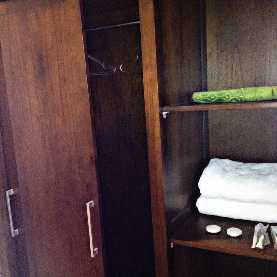 Greensa Inn Surabaya Buitenkant foto