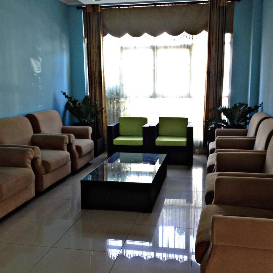Greensa Inn Surabaya Buitenkant foto