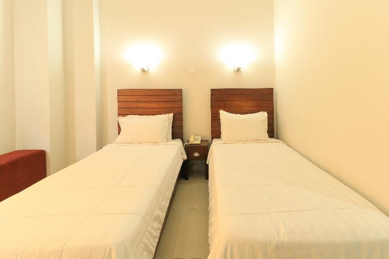 Greensa Inn Surabaya Buitenkant foto