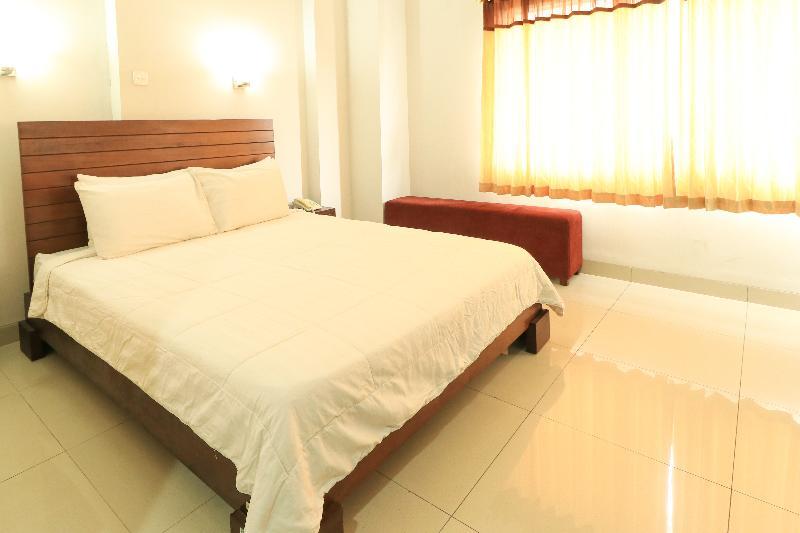 Greensa Inn Surabaya Buitenkant foto